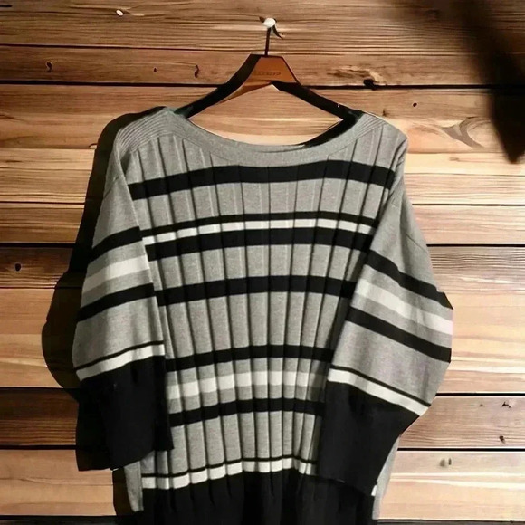 Apt. 9 Women's crewneck sweater with black and white stripes size large. - Picture 1 of 2